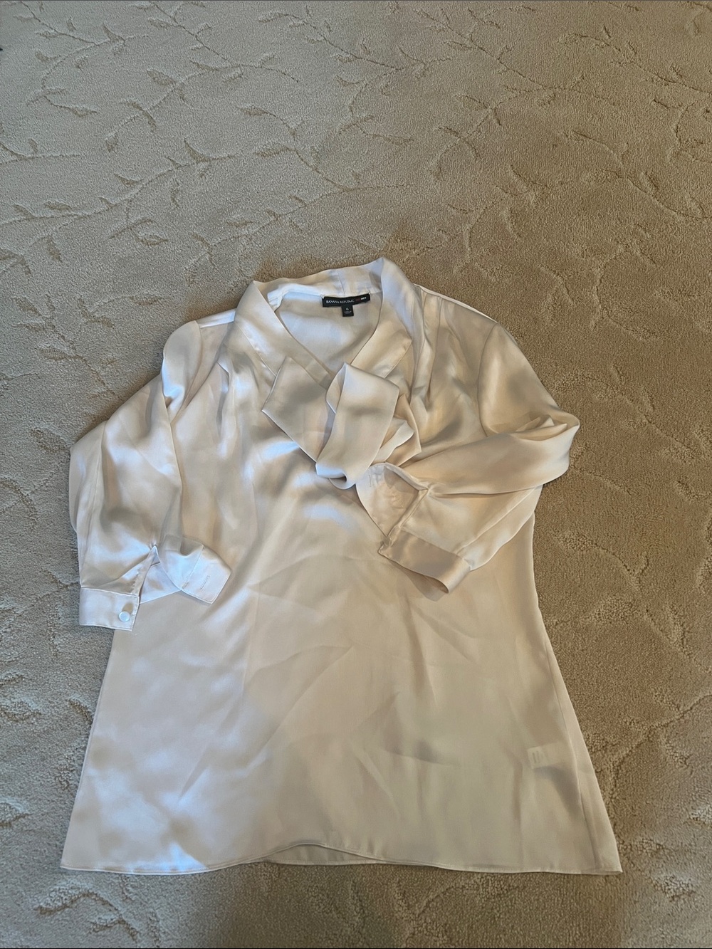 Banana Republic Mad Men Satin Tie Neck Blouse Top Size 6